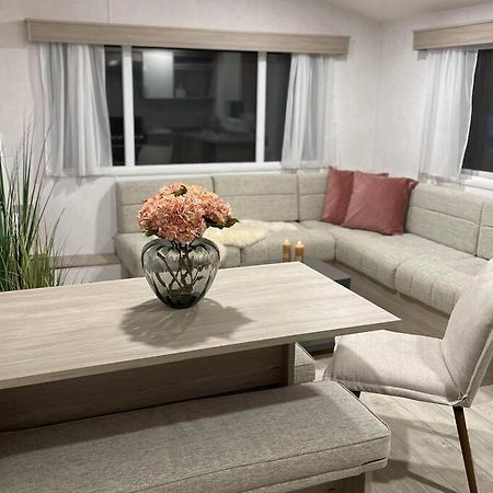 Garden Guest House Hovik ภายนอก รูปภาพ