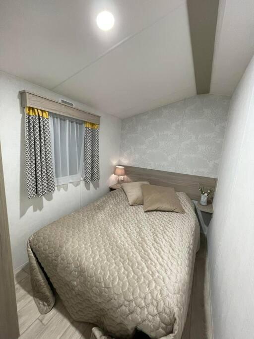 Garden Guest House Hovik ภายนอก รูปภาพ