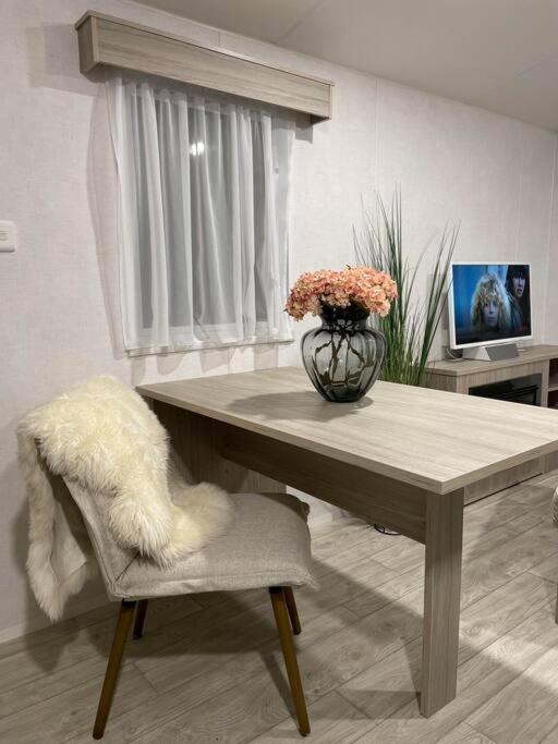 Garden Guest House Hovik ภายนอก รูปภาพ