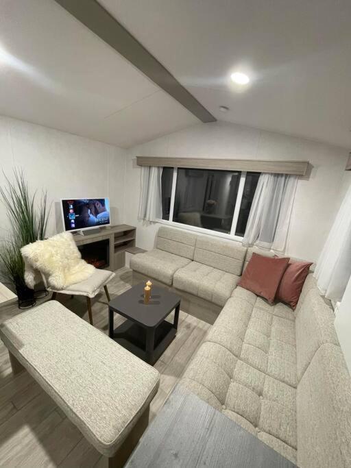 Garden Guest House Hovik ภายนอก รูปภาพ