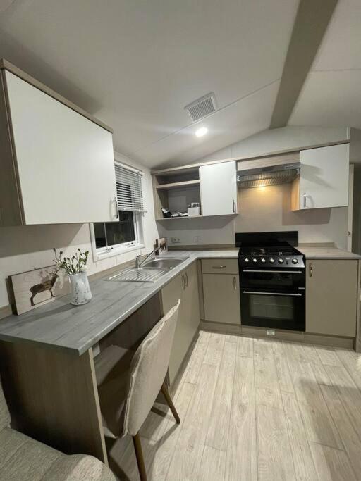 Garden Guest House Hovik ภายนอก รูปภาพ